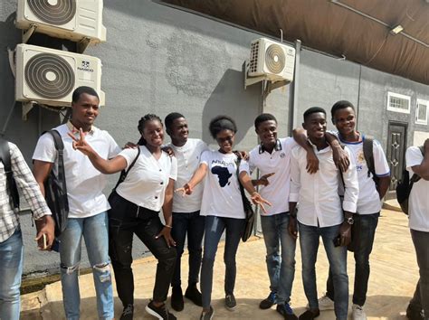 bmessknust  twitter    twin  white squad