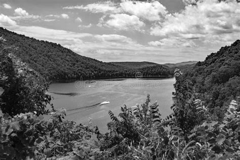 Lake Moomaw Bath County Virginia Usa Stock Photo Image Of Green