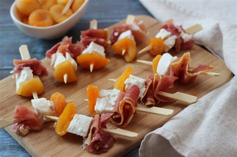 MINI BROCHETTES CHEVRE JAMBON CRU ABRICOT SEC Les Petits Plaisirs De