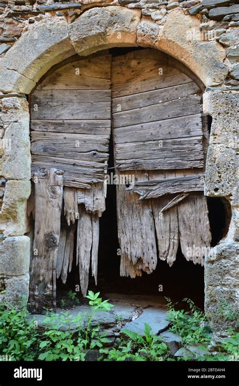 Puerta De Arco Roto Fotografías E Imágenes De Alta Resolución Alamy