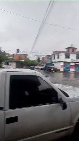 Se Registran Encharcamientos En La Avenida Poliducto Por Lluvias