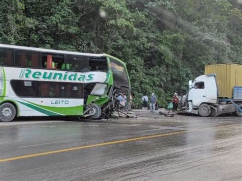 Murieron Y Hay Heridos Un Colectivo Lleno De Pasajeros Se Cruz