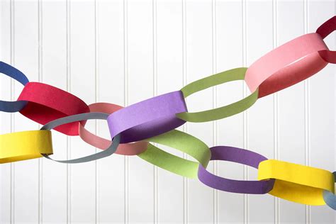 Paper Chain Made In Four Simple Steps Diy Candy