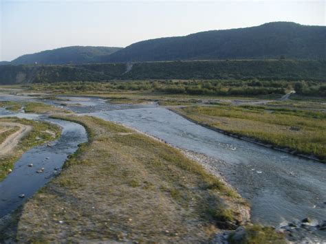 Fenomen îngrijorător. Cum explică Apele Române că râul Prahova a secat ...