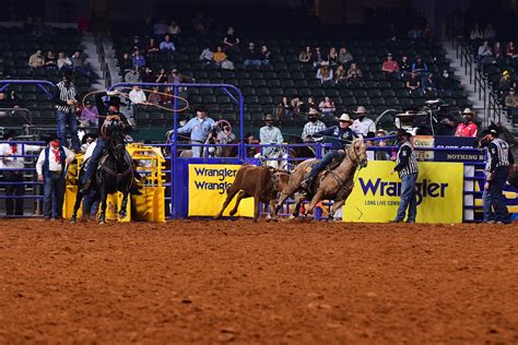 Nfr Round 9 Masters And Thorp Lovell And Eaves Split Round 9 Team Roping