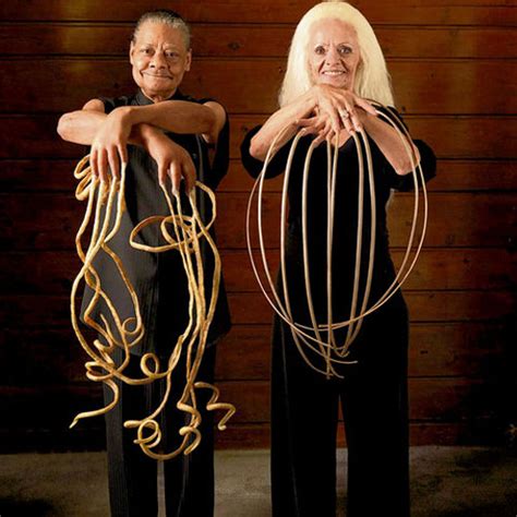 Ajabgajab Woman With World Longest Fingernails 1 12392 Melvin Boothe Lee Redmond Rvcj Media