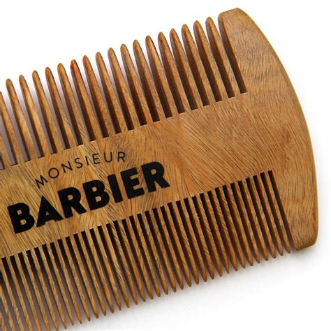 peigne à barbe en bois de santal Monsieur Barbier efficace et agréable