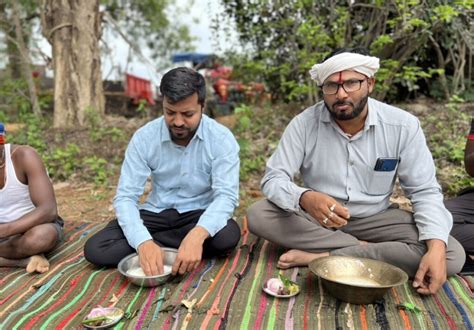 ब्लाक कांग्रेस कमेटी के पूर्व अध्यक्ष और पार्षद ने श्रमिकों के साथ