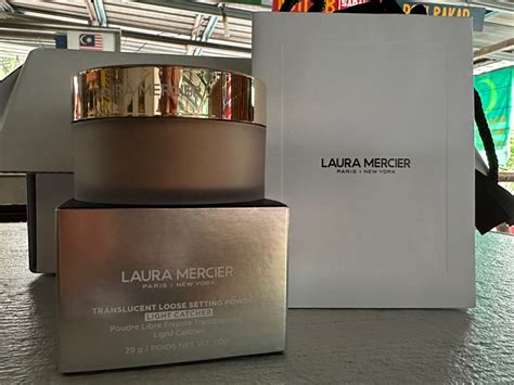 LAURA MERCIER TRANSLUCENT LOOSE SETTING POWDER LIGHT CATCHER Beauty