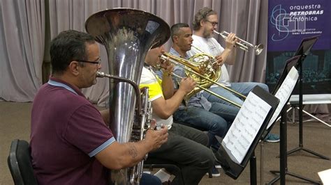 O Grupo de Sopros de Percussão da Orquestra Petrobras Sinfônica faz