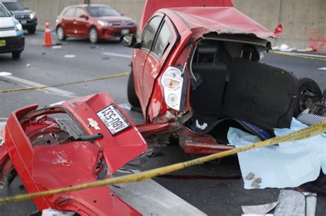 Los Olivos Un Muerto Y Un Herido Deja El Choque De Un Auto Contra Un Camión En La Panamericana