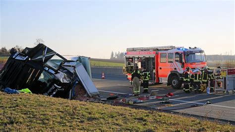 Schwerer Lkw Unfall Auf A Bei Schleiz Stundenlange Sperrung