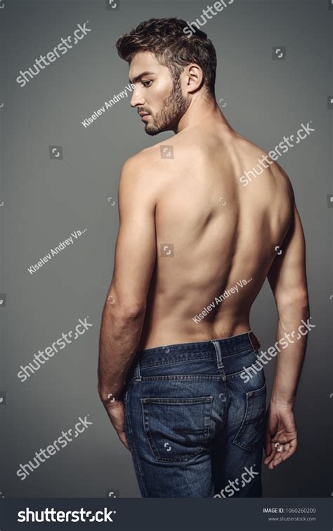 imágenes de Naked male back Imágenes fotos y vectores de stock Shutterstock