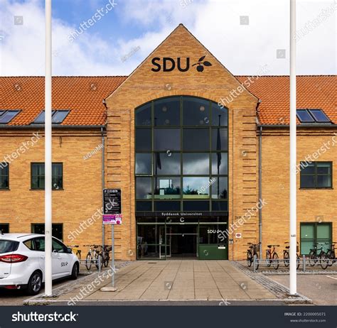 412 Student universitet Images, Stock Photos & Vectors | Shutterstock