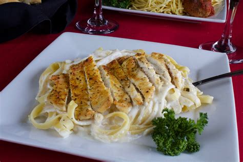 Fettuccine Alfredo With Chicken Entrees Joes Italian Italian