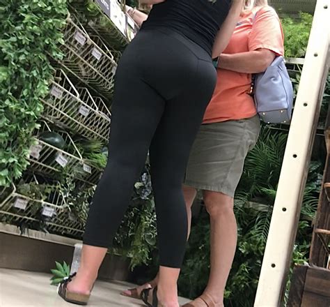 Blonde Pawgs Perfect Ass Spandex Leggings Yoga Pants Forum