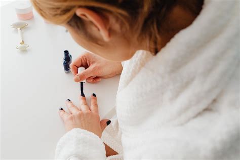 Voici lastuce magique pour faire tenir son vernis plus longtemps grâce