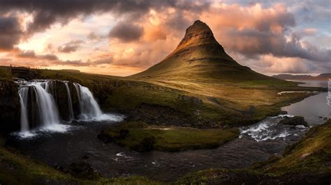 Wodospad Kirkjufellsfoss Z Widokiem Na G R Kirkjufell W Islandii