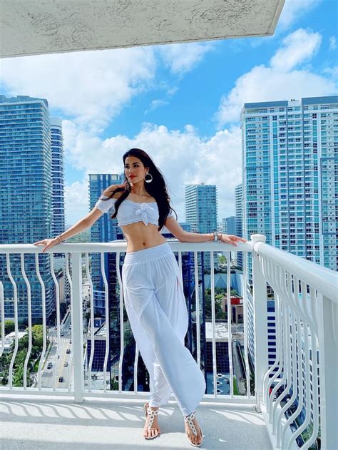 Ph M H Ng M C Bikini Khoe Body Tu I Khi N Fan Cho Ng Ng P