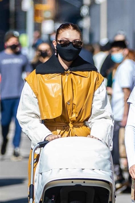 Gigi Hadid In A Black Protective Mask Was Seen Out For A Walk With Her Daughter Khai In New York