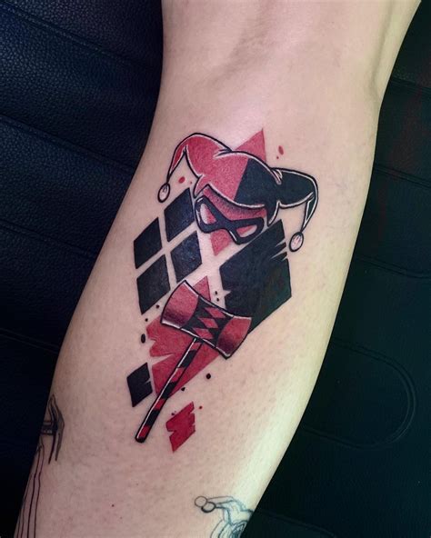 24 Harley Quinn Tattoos For Comic Lovers In 2021 Harley Quinn Tattoo