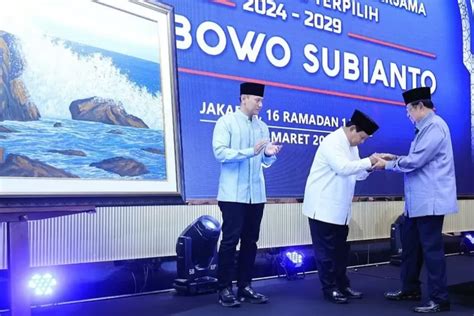 Sby Hadiahkan Lukisan Standing Firm Like Rocks Kepada Prabowo