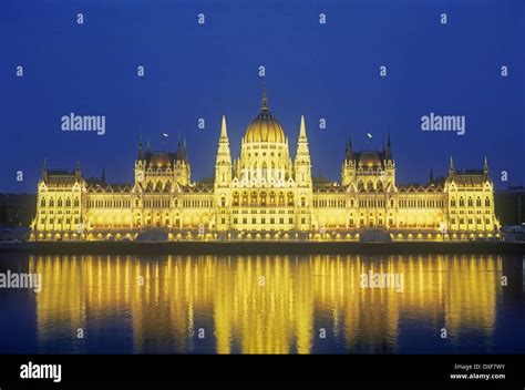 Parliament building at night Stock Photo - Alamy