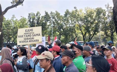 Ratusan Warga Kampung Sawah Indah Geruduk Balai Kota Tuntut Berantas