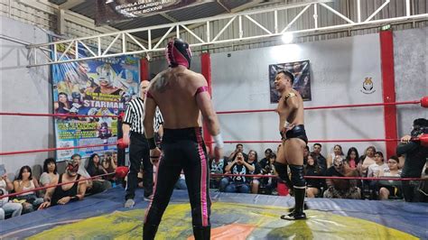 lucha estelar con máscaras y cabelleras en juego