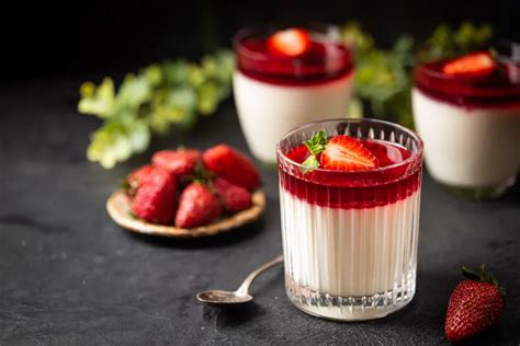 Erdbeer Panna Cotta Im Glas So Lecker Und Fruchtig Schmeckt Der