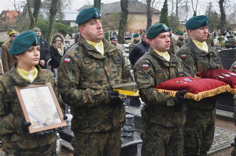 Ostatnie pożegnanie śp st kpr Krzysztofa Modrzejewskiego 12SDZ