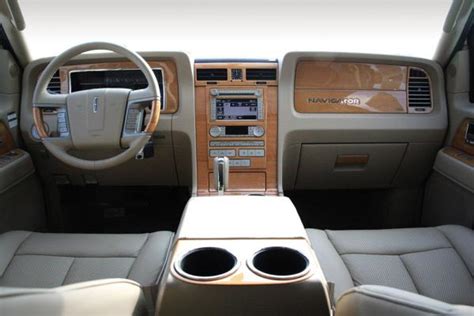 2005 Lincoln Navigator - Information and photos - MOMENTcar