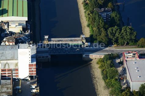 Luftbild Hamburg Peutebrücke und Sperrwerk Peutekanal in Hamburg