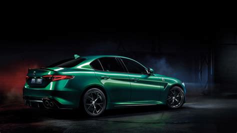 Обои на рабочий стол Зеленый седан Альфа Ромео / Alfa Romeo Giulia ...