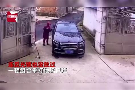 奔驰挡路被大妈疯狂打砸，车主现身：以前也停这，砸车的是舅妈 舅妈 车主 大妈