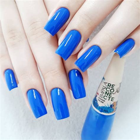 Esmalte azul tutoriais e 35 inspirações para deixar sua unha mais bonita