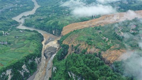 Over 8,000 people evacuated after gigantic landslide blocks river ...