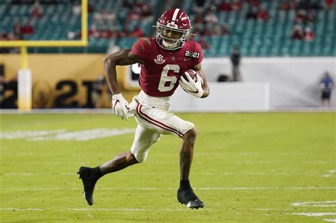 Eagles Select Heisman Trophy Winner Devonta Smith At No 10 Football