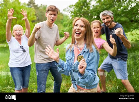 Cheering Team Hi Res Stock Photography And Images Alamy
