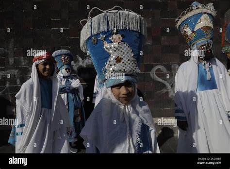 Primer Gran Desfile De Huehuenches Y Chinelos En La Ciudad De Mexico