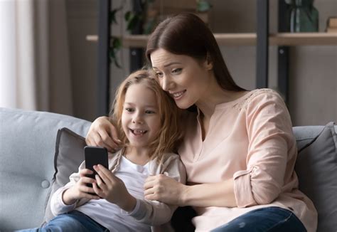 Como monitorar o celular dos filhos e promover o uso saudável Simple2u