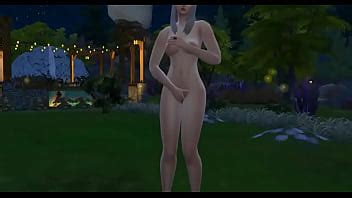 Exhibitionist Girl Masturbates Totally Nude In A Park XVIDEOS