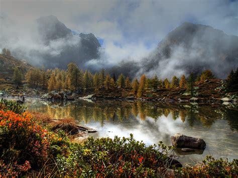 Fondos de Pantalla 1600x1200 Suiza Lago Montañas Piedras Otoño