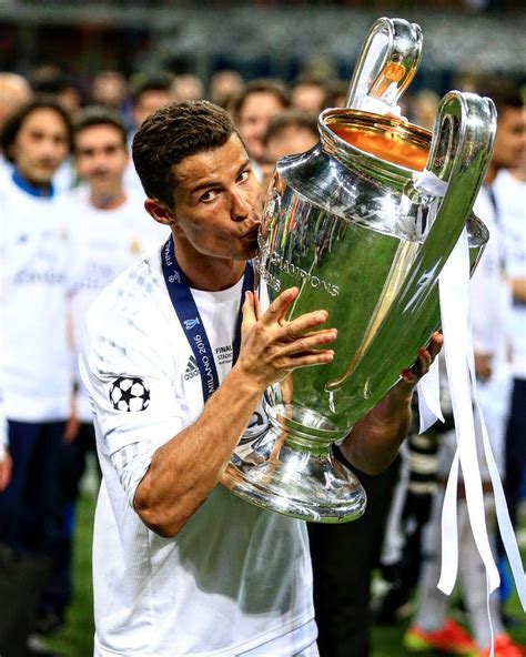 on Twitter RT ActuFoot Joyeux anniversaire à Cristiano Ronaldo