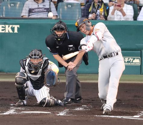 ＜神・巨＞3回、2死、通算200号となる本塁打を放つ坂本勇（撮影・成瀬 徹） ― スポニチ Sponichi Annex 野球