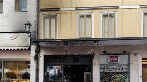 Raid Incendiario A Padova Dati Alle Fiamme Il Bar Degli Osei Il