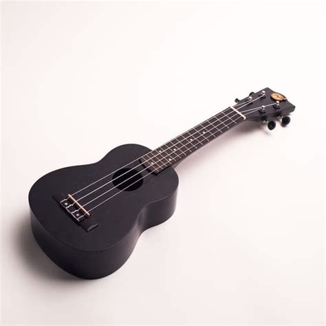 Gitar Ukulele Soprano Mandalika Hitam Original Bonus Tas Dan Senar