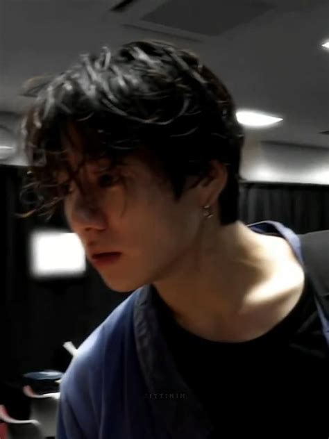 Pin By 𝓐𝓶𝔂 On ᴊᴜɴɢᴋᴏᴏᴋ [video] Jungkook Wet Hair Jungkook Aesthetic