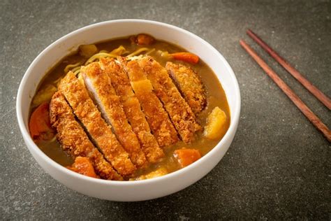 Fideos Ramen Al Curry Con Chuleta De Cerdo Frita Tonkatsu Estilo De