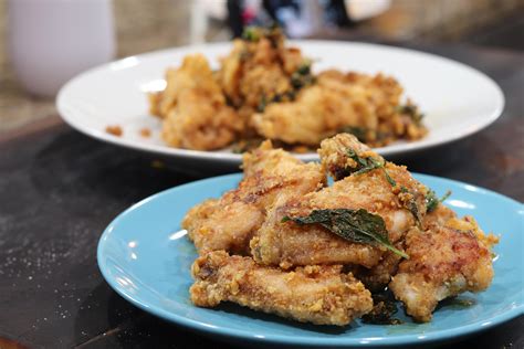 Crispy Salted Egg Yolk Chicken Wings [recipe In Comments] R Chinesefood